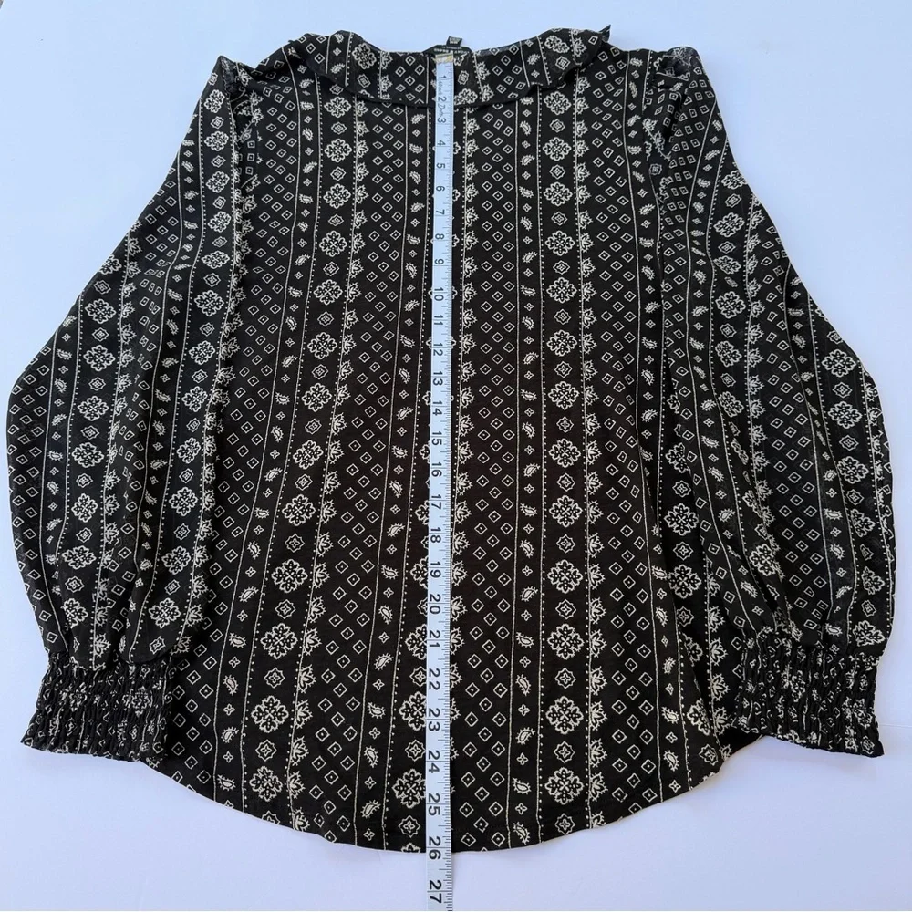 Woman’s Lucky Brand Blouse Size Medium​ - Picture 7 of 8